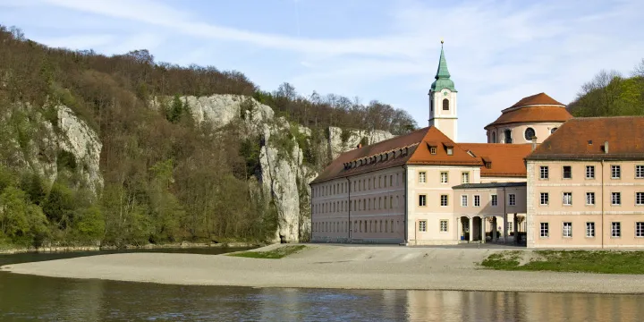 small boat danube river cruises