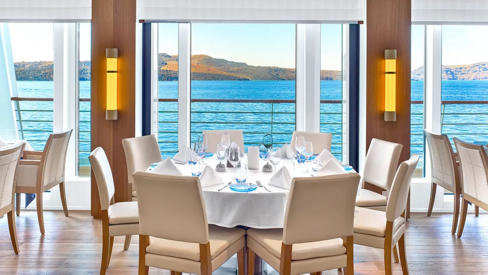 do viking cruises include breakfast