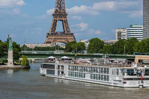 paris river cruise terminal